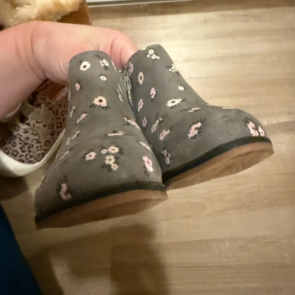 Cat & Jack Toddler Penelope Zipper Boots Gray with Pink Flowers 6T